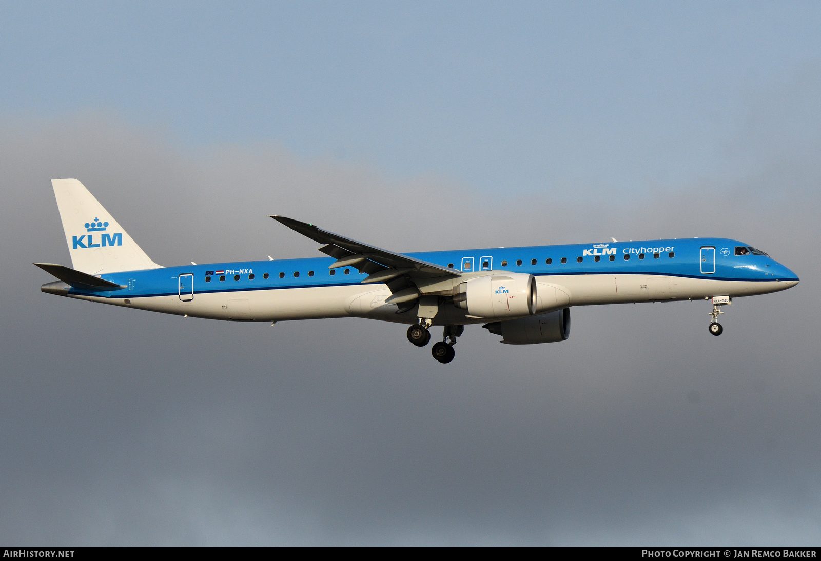 Aircraft Photo of PH-NXA | Embraer 195-E2 (ERJ-190-400) | KLM Cityhopper | AirHistory.net #350503