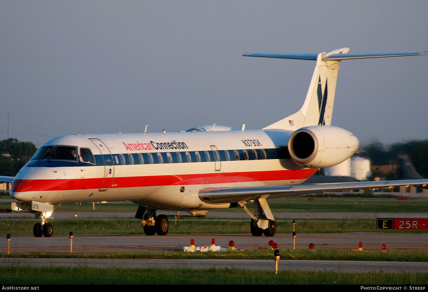 Aircraft Photo of N379SK | Embraer ERJ-140LR (EMB-135KL) | American Connection | AirHistory.net #350896