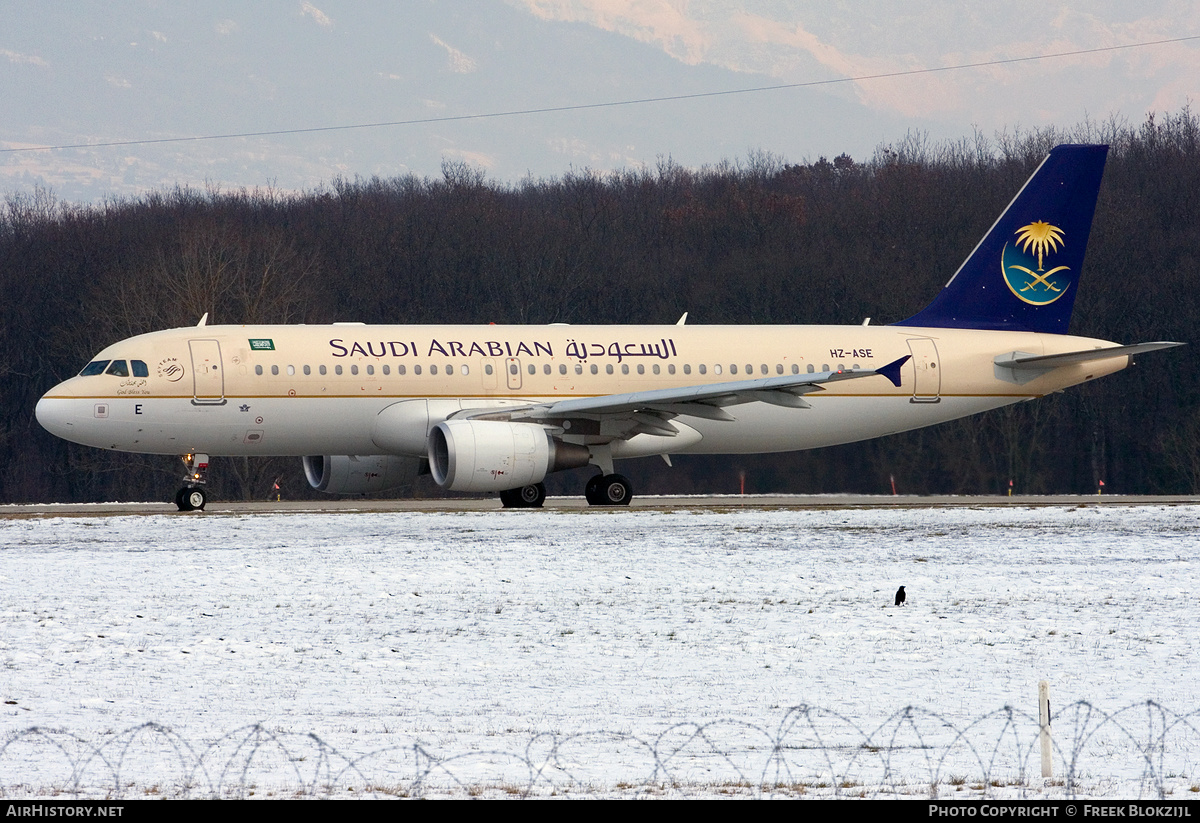 Aircraft Photo of HZ-ASE | Airbus A320-214 | Saudi Arabian Airlines | AirHistory.net #351050