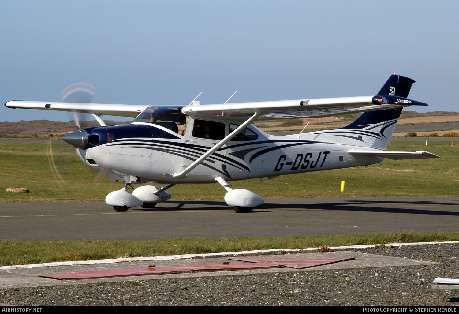Aircraft Photo of G-DSJT | Cessna 182T Skylane | AirHistory.net #351106
