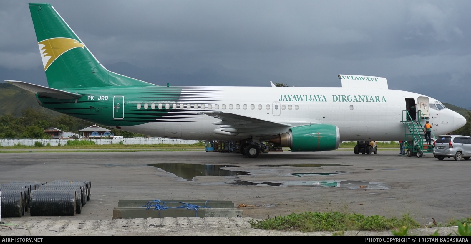 Aircraft Photo of PK-JRB | Boeing 737-3Y0(SF) | Jayawijaya Dirgantara | AirHistory.net #351110