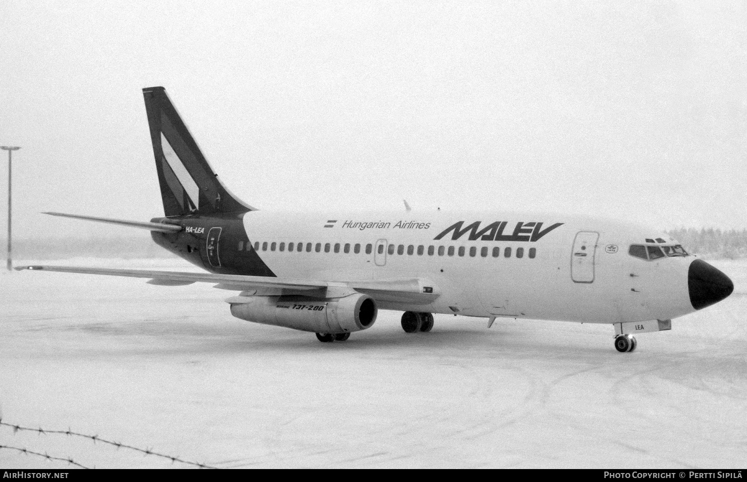 Aircraft Photo of HA-LEA | Boeing 737-2Q8/Adv | Malév - Hungarian Airlines | AirHistory.net #351189