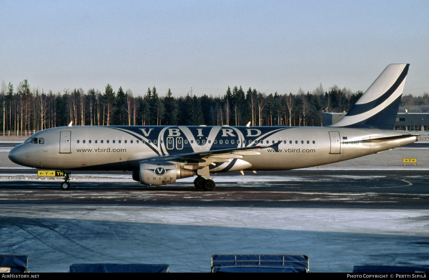 Aircraft Photo of PH-VAC | Airbus A320-212 | V Bird | AirHistory.net #351757