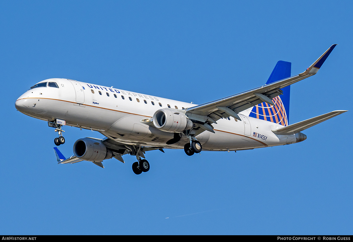 Aircraft Photo of N145SY | Embraer 175LR (ERJ-170-200LR) | United Express | AirHistory.net #351811
