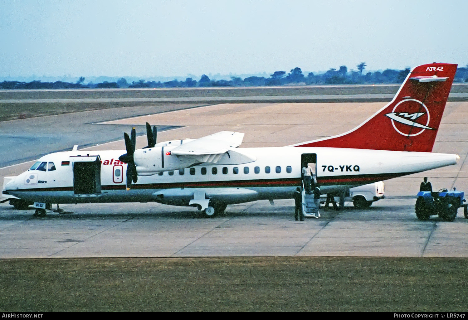 Aircraft Photo of 7Q-YKQ | ATR ATR-42-320 | Air Malawi | AirHistory.net #352060
