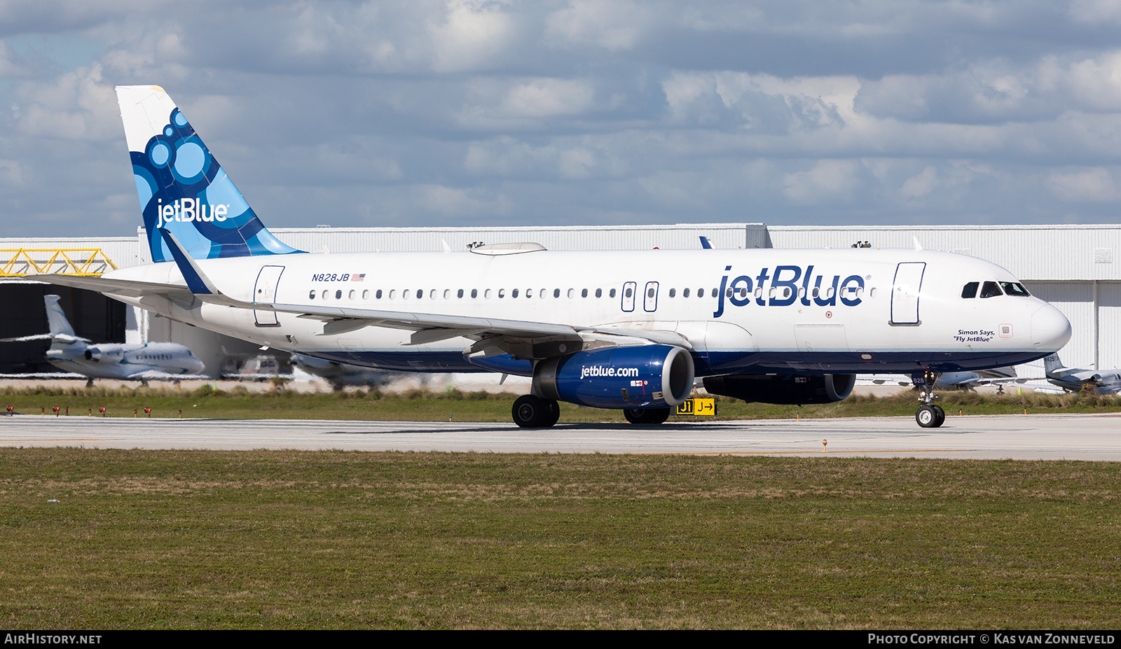 Aircraft Photo of N828JB | Airbus A320-232 | JetBlue Airways | AirHistory.net #352462