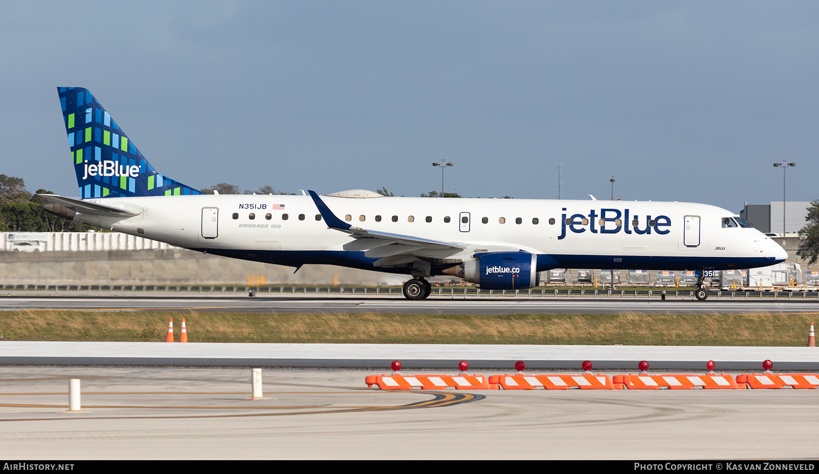 Aircraft Photo of N351JB | Embraer 190AR (ERJ-190-100IGW) | JetBlue Airways | AirHistory.net #352466
