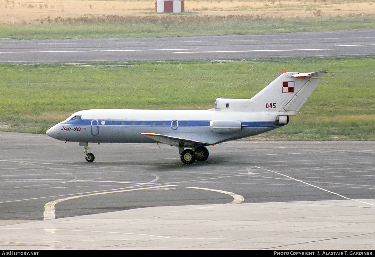 Aircraft Photo of 045 | Yakovlev Yak-40 | Poland - Air Force | AirHistory.net #352520