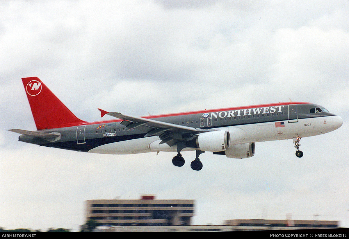 Aircraft Photo of N323US | Airbus A320-211 | Northwest Airlines | AirHistory.net #352796