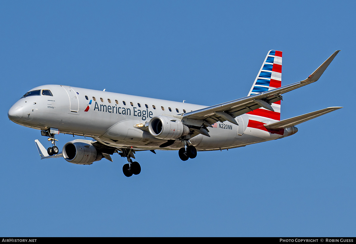 Aircraft Photo of N220NN | Embraer 175LR (ERJ-170-200LR) | American Eagle | AirHistory.net #352875