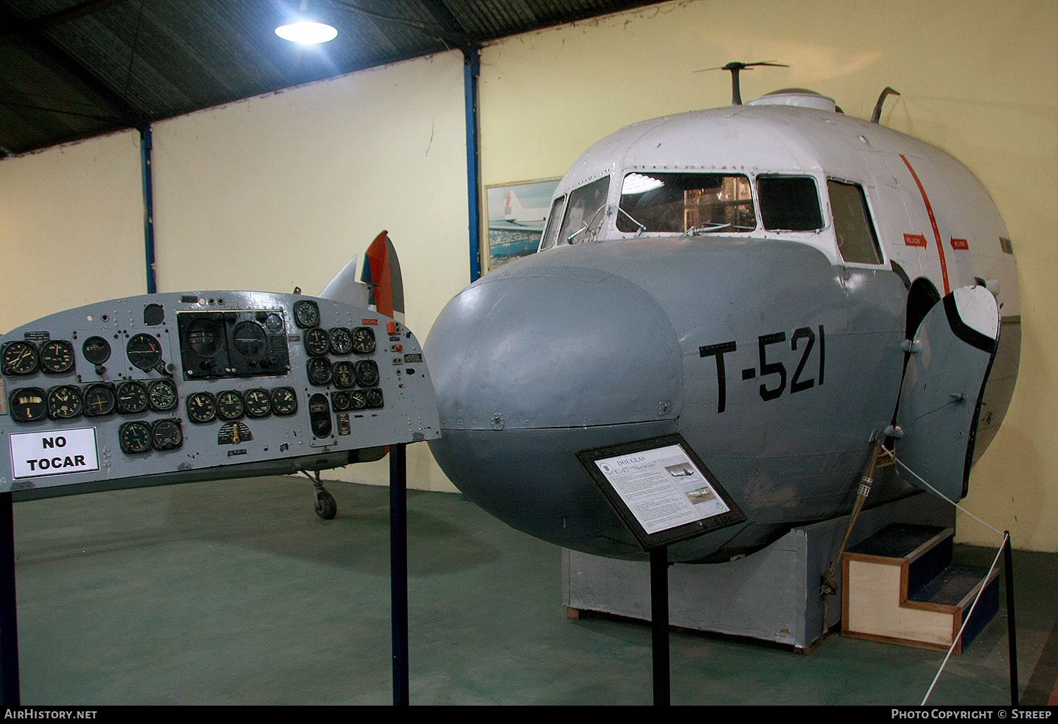 Aircraft Photo of T-521 | Douglas C-47A Skytrain | Uruguay - Air Force | AirHistory.net #352880