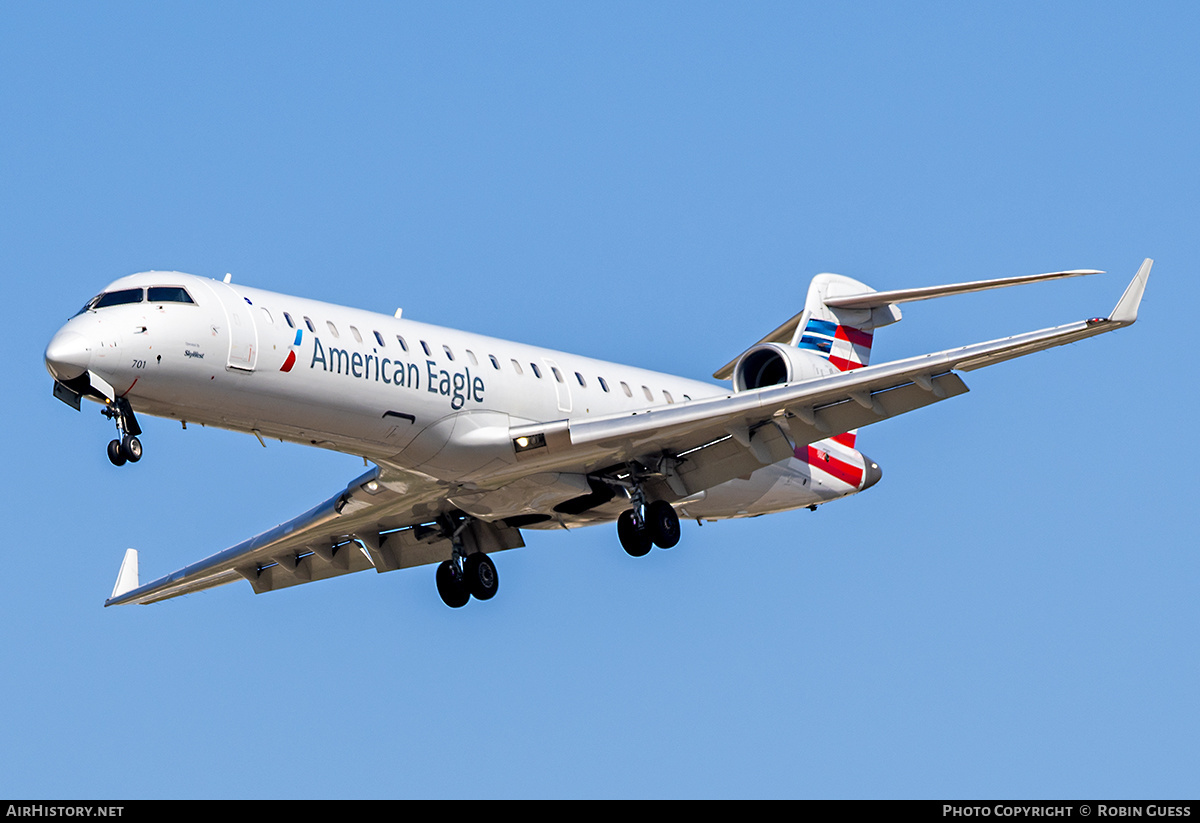 Aircraft Photo of N701SK | Bombardier CRJ-701ER (CL-600-2C10) | American Eagle | AirHistory.net #352882