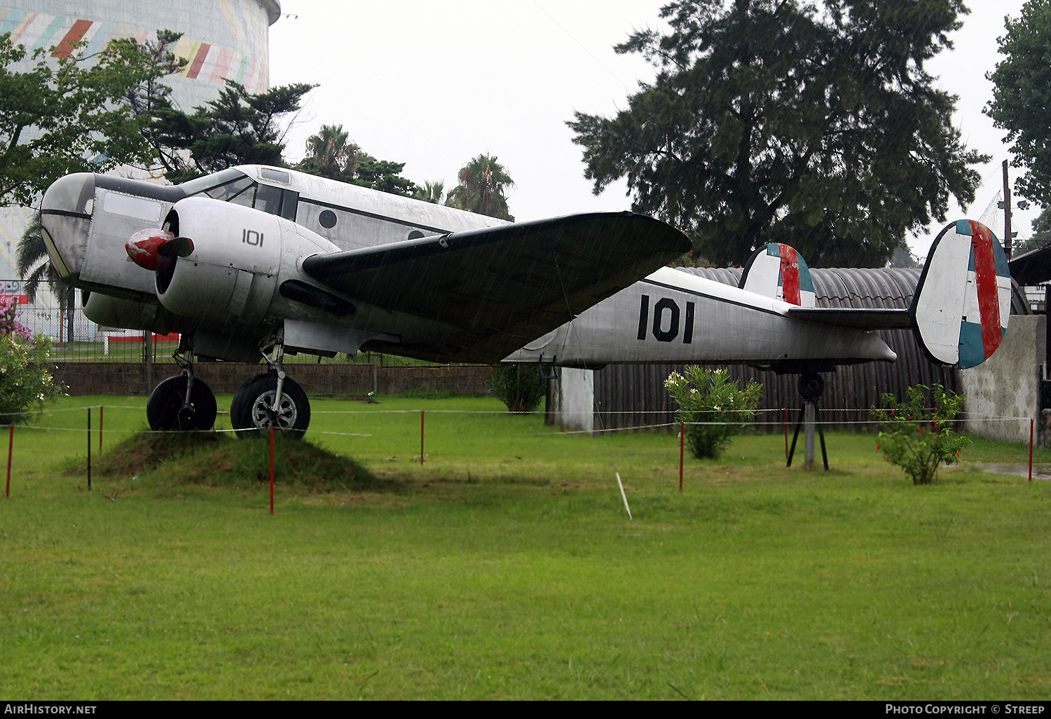 Aircraft Photo of 101 | Beech AT-11 Kansan | Uruguay - Air Force | AirHistory.net #352883