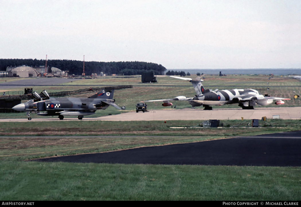 Aircraft Photo of XV587 | McDonnell Douglas F-4K Phantom FG1 | UK - Air Force | AirHistory.net #353430