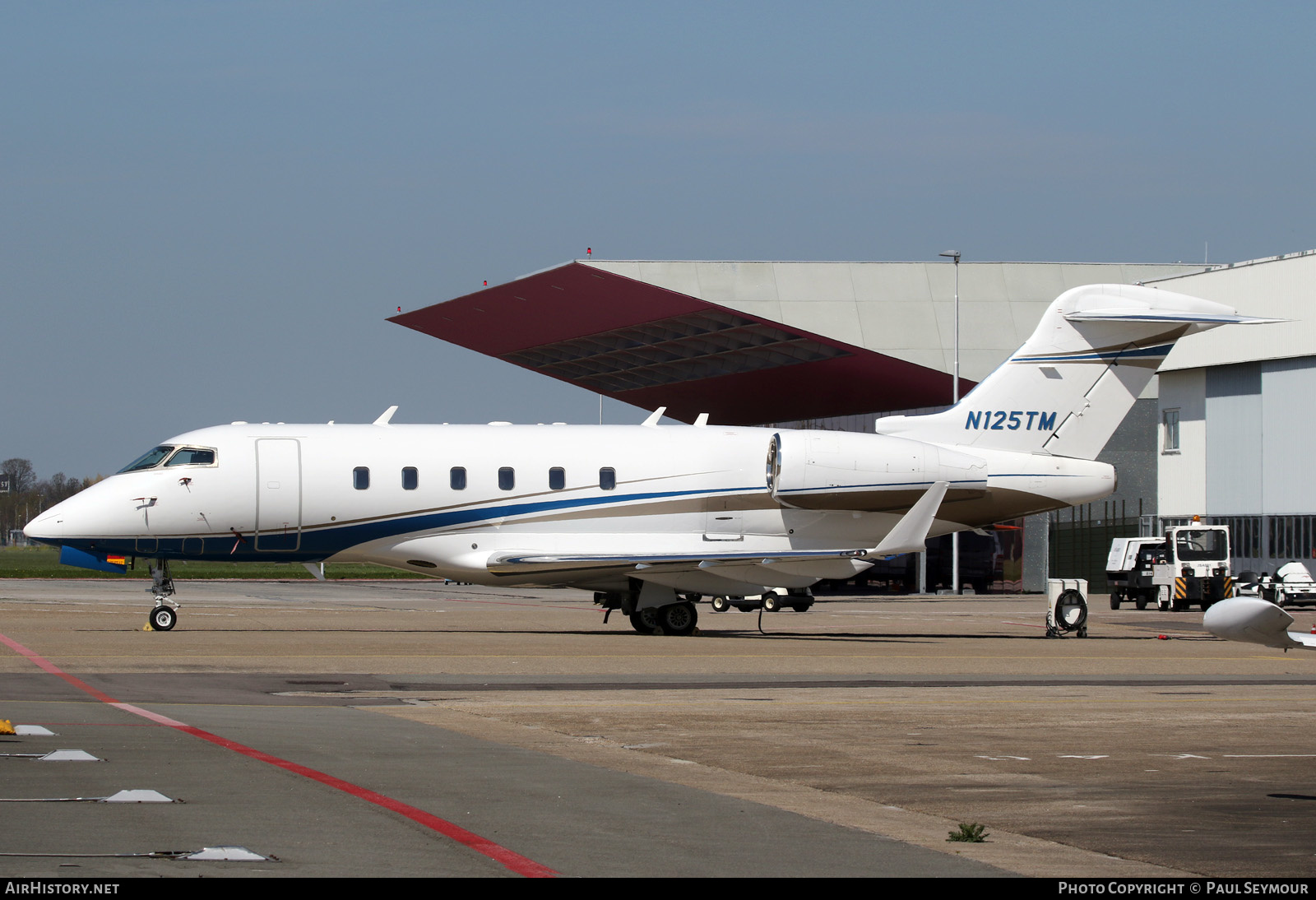 Aircraft Photo of N125TM | Bombardier Challenger 300 (BD-100-1A10) | AirHistory.net #353662