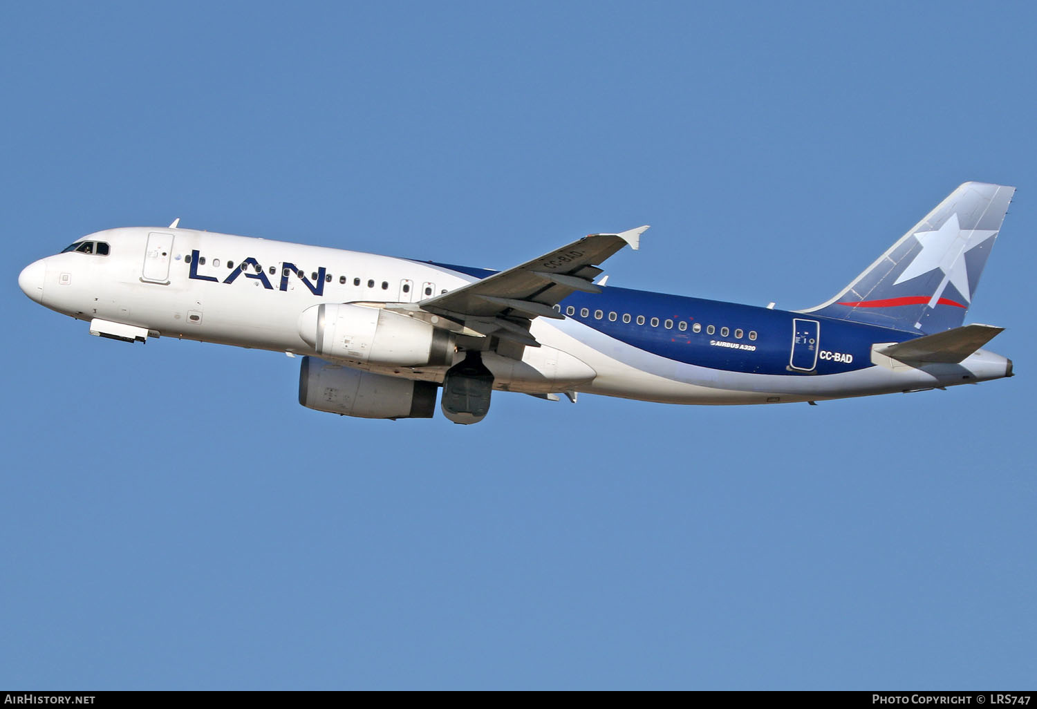 Aircraft Photo of CC-BAD | Airbus A320-233 | LAN Airlines - Línea Aérea Nacional | AirHistory.net #354271