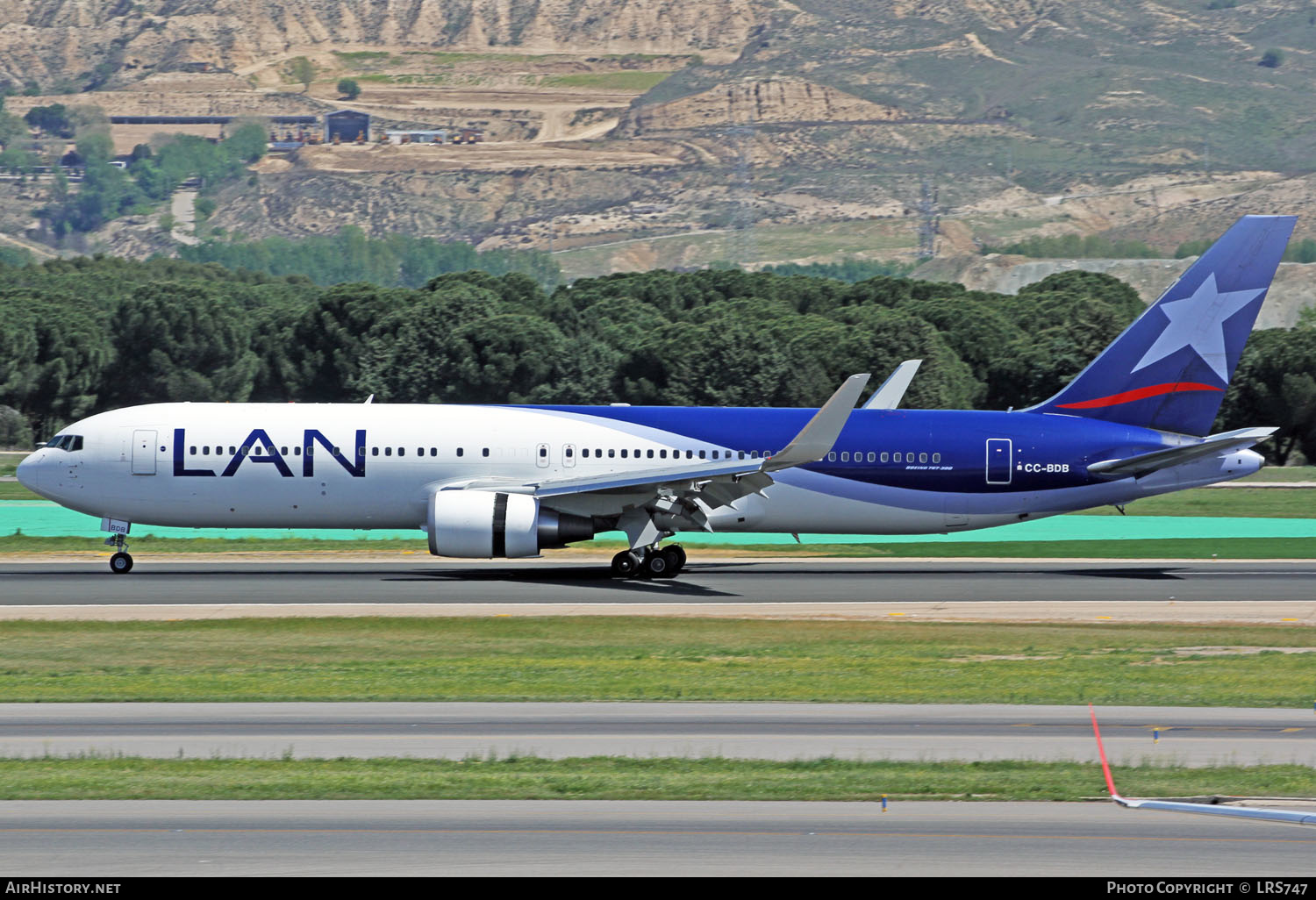 Aircraft Photo of CC-BDB | Boeing 767-316/ER | LAN Airlines - Línea Aérea Nacional | AirHistory.net #354272