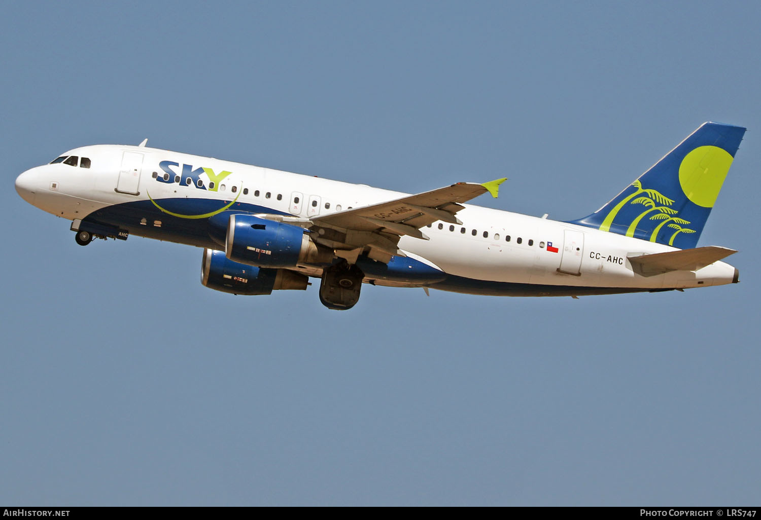 Aircraft Photo of CC-AHC | Airbus A319-111 | Sky Airline | AirHistory.net #354301