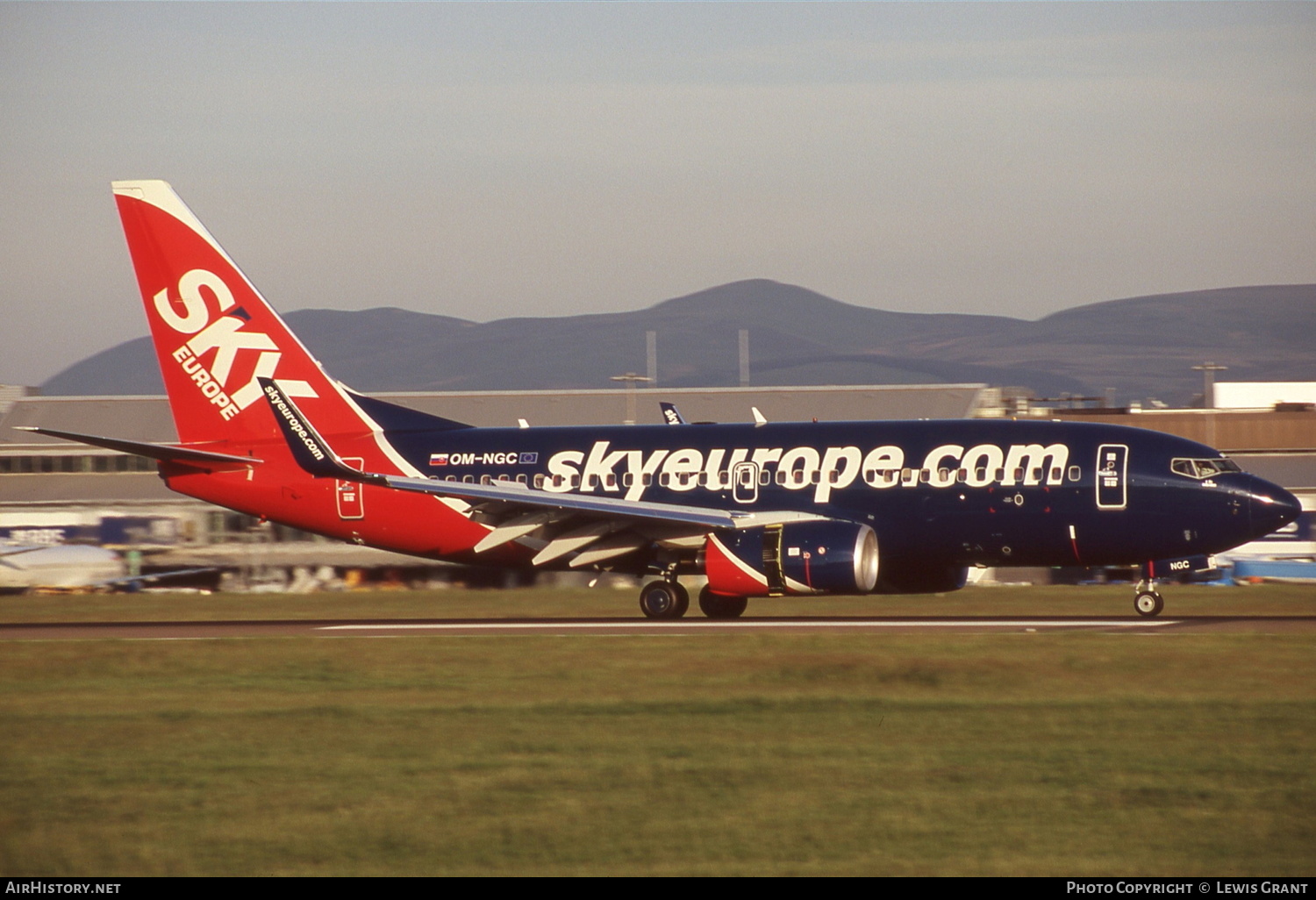 Aircraft Photo of OM-NGC | Boeing 737-76N | SkyEurope Airlines | AirHistory.net #355014