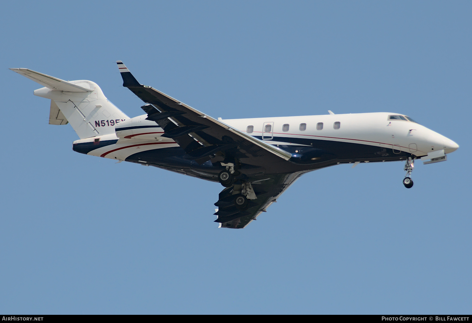 Aircraft Photo of N519FX | Bombardier Challenger 300 (BD-100-1A10) | AirHistory.net #355122