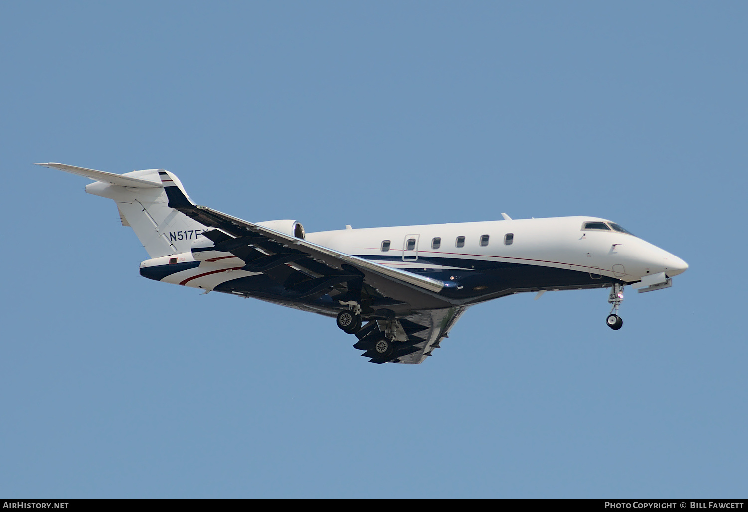 Aircraft Photo of N517FX | Bombardier Challenger 300 (BD-100-1A10) | AirHistory.net #355129