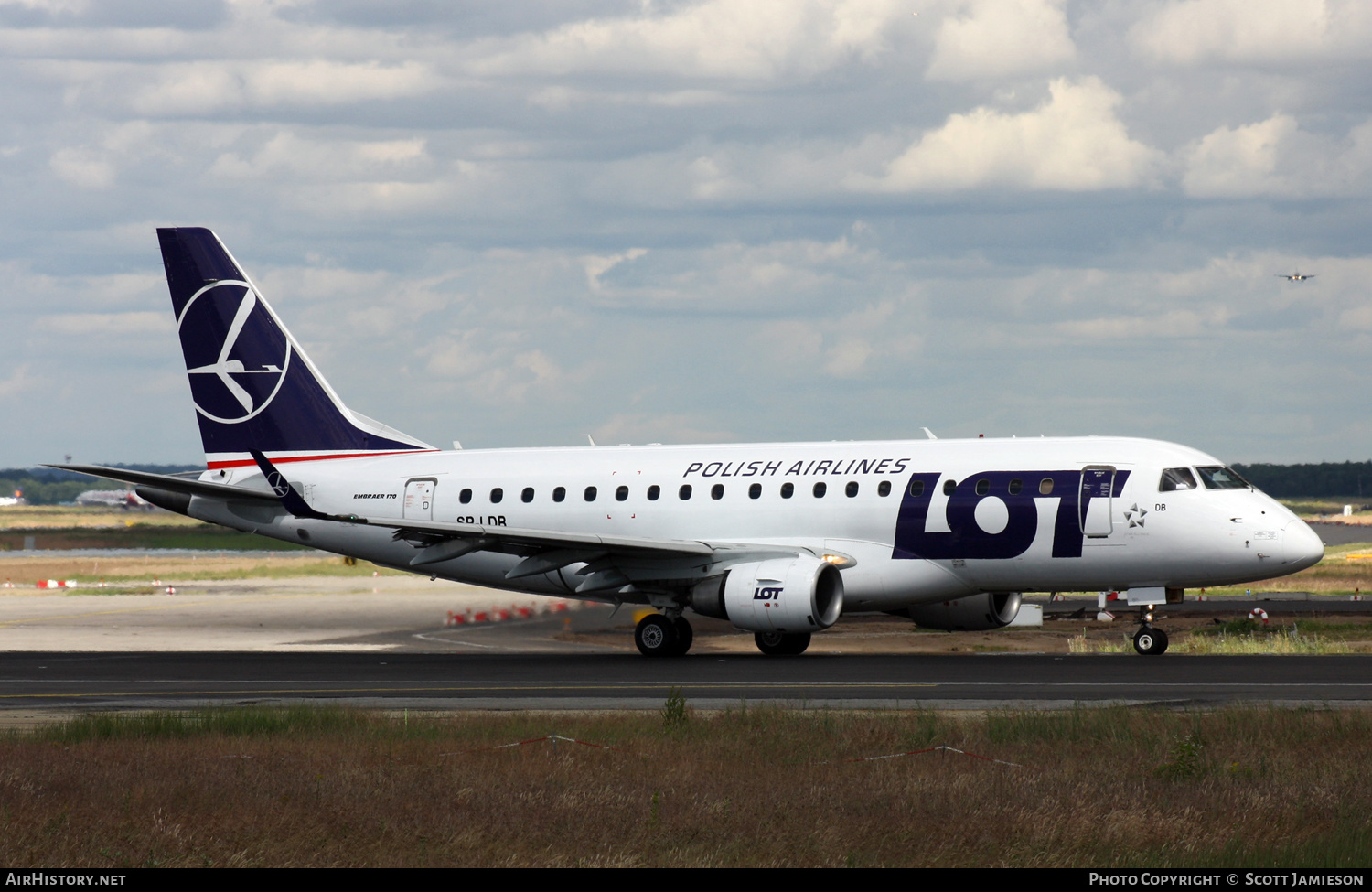 Aircraft Photo of SP-LDB | Embraer 170STD (ERJ-170-100STD) | LOT Polish Airlines - Polskie Linie Lotnicze | AirHistory.net #355394