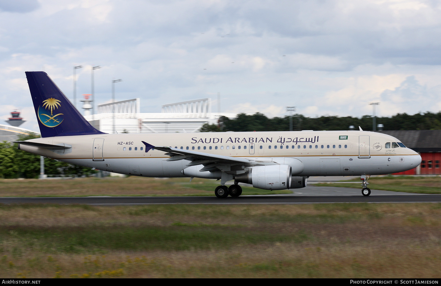 Aircraft Photo of HZ-ASC | Airbus A320-214 | Saudi Arabian Airlines | AirHistory.net #355405