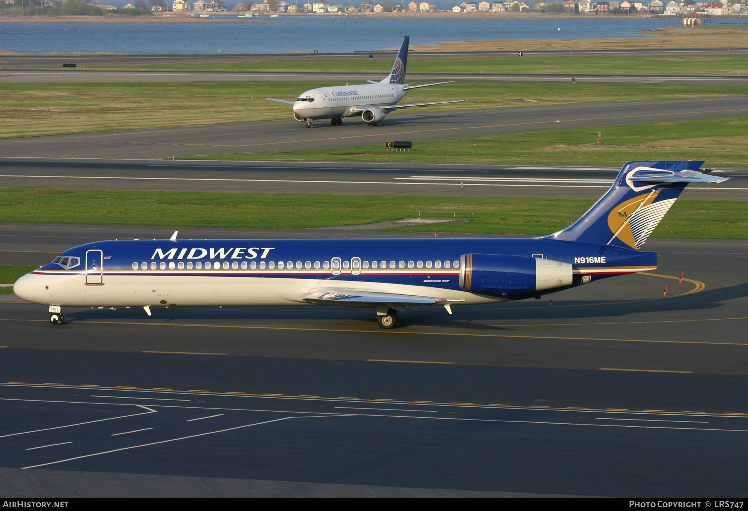 Aircraft Photo of N916ME | Boeing 717-2BL | Midwest Airlines | AirHistory.net #355443