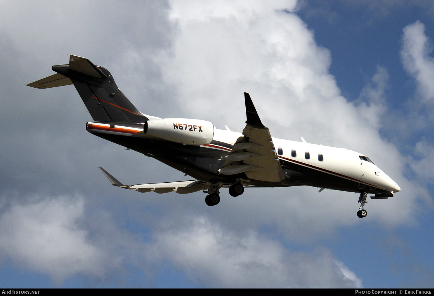 Aircraft Photo of N572FX | Bombardier Challenger 350 (BD-100-1A10) | AirHistory.net #355457