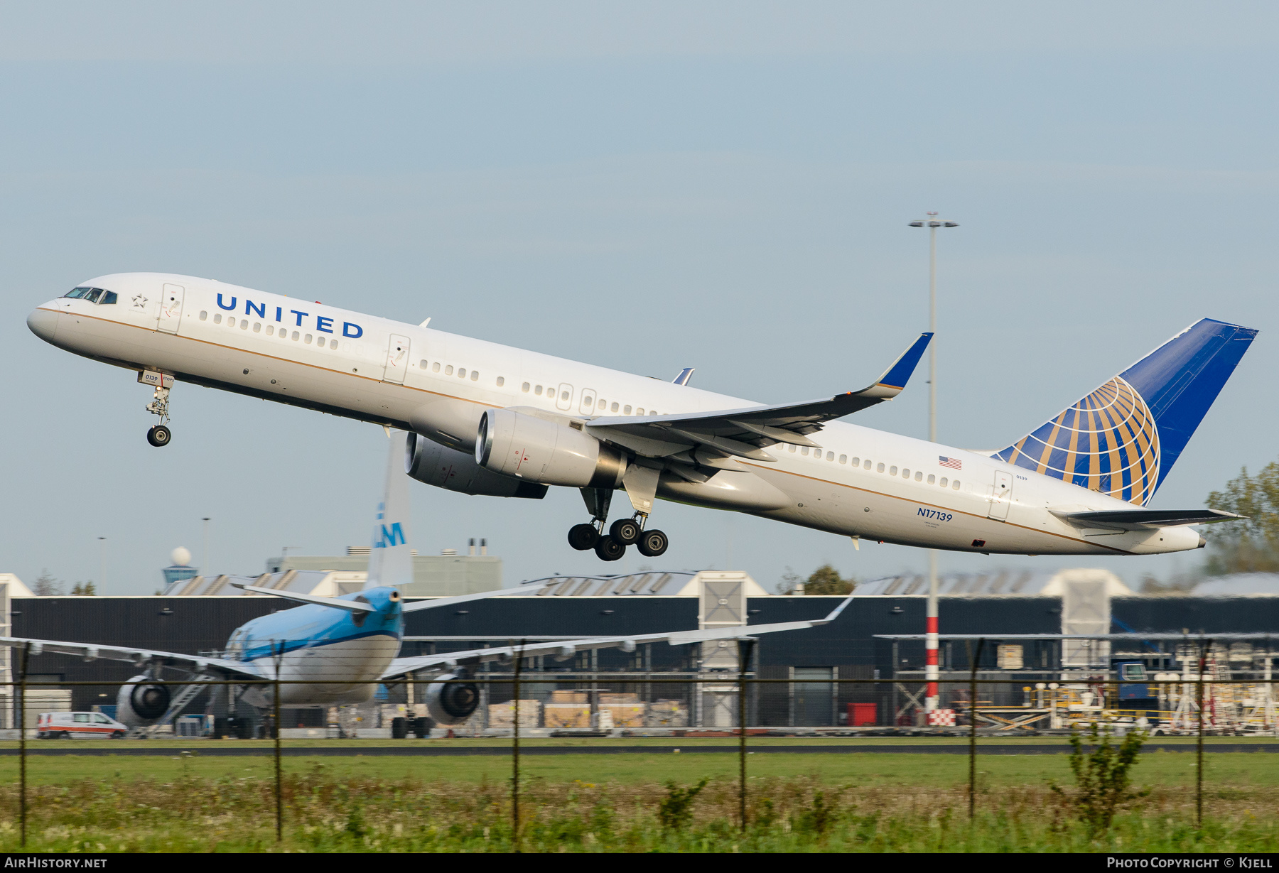 Aircraft Photo of N17139 | Boeing 757-224 | United Airlines | AirHistory.net #355486