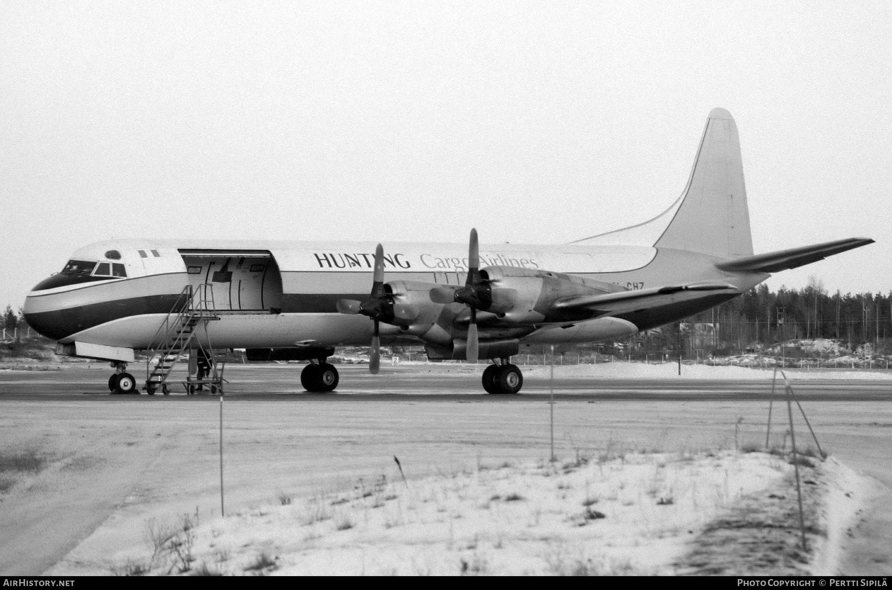 Aircraft Photo of EI-CHZ | Lockheed L-188C(F) Electra | Hunting Cargo Airlines | AirHistory.net #355964