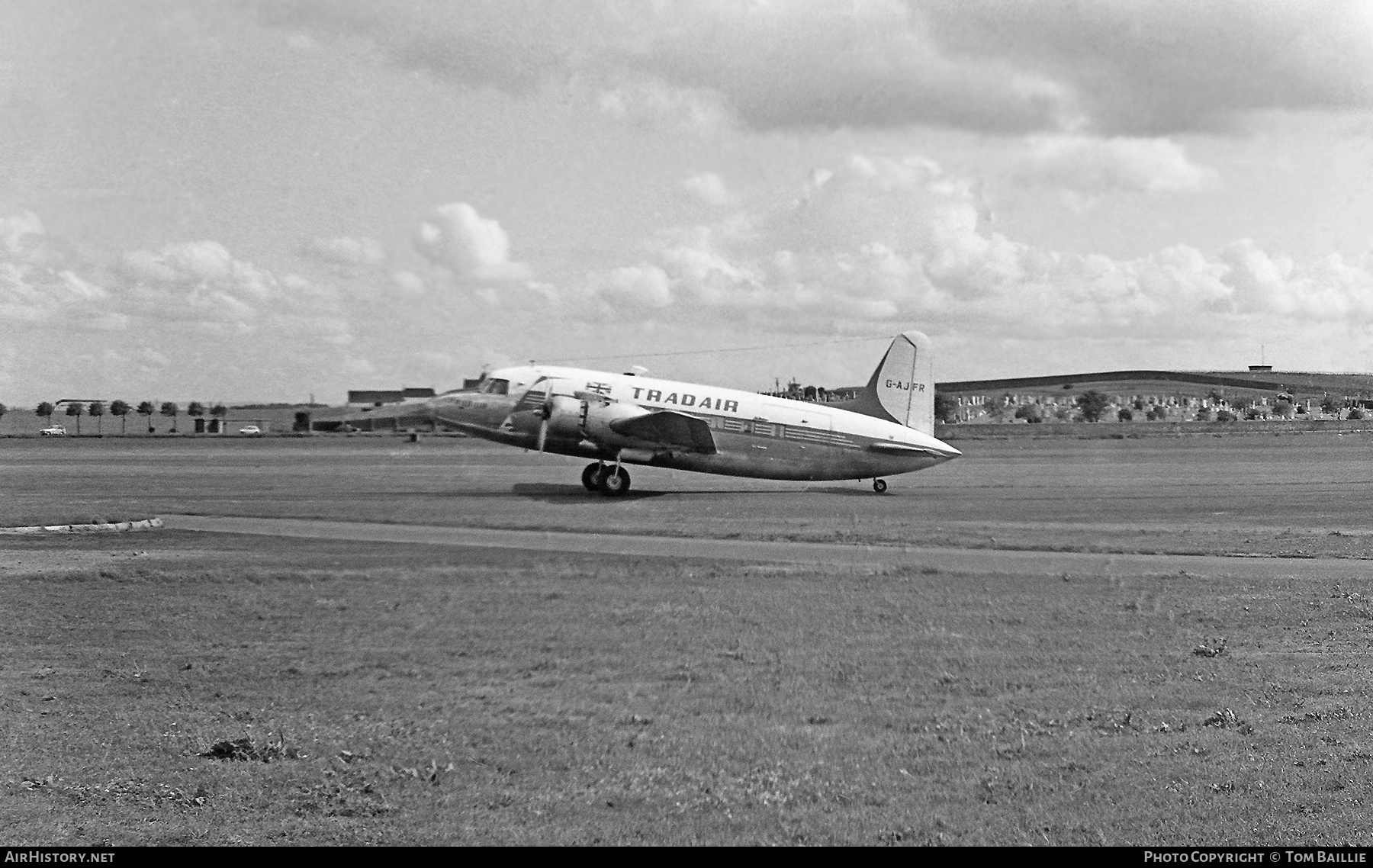 Aircraft Photo of G-AJFR | Vickers 627 Viking 1B | Tradair | AirHistory.net #356399