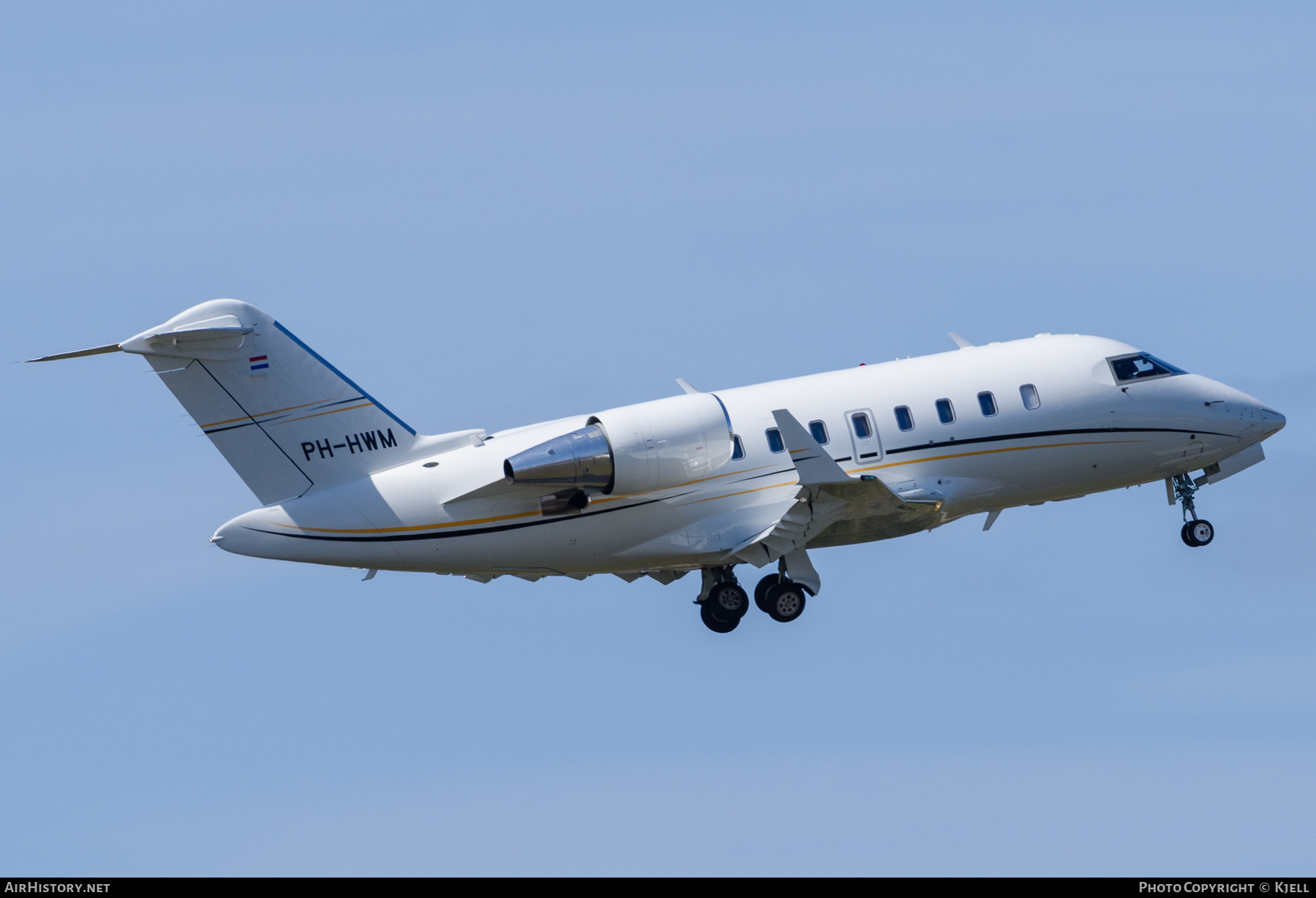 Aircraft Photo of PH-HWM | Bombardier Challenger 605 (CL-600-2B16) | AirHistory.net #356429
