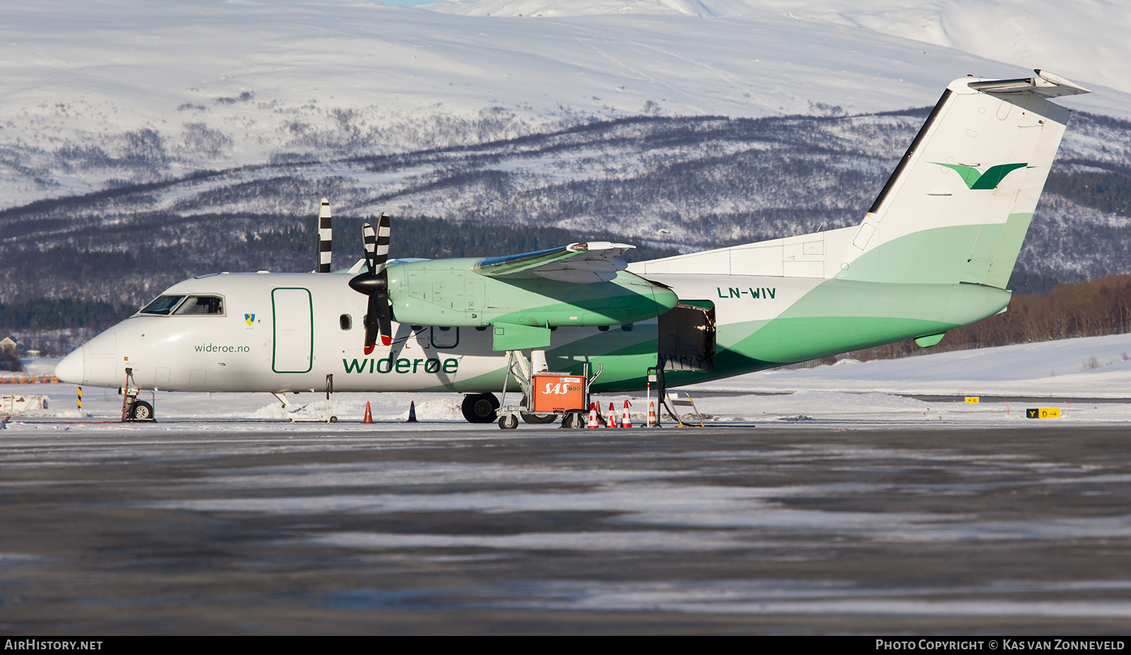 Aircraft Photo of LN-WIV | De Havilland Canada DHC-8-102 Dash 8 | Widerøe | AirHistory.net #356569