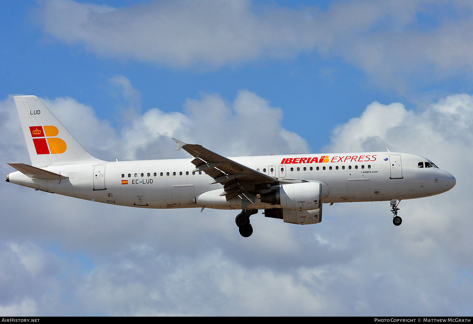Aircraft Photo of EC-LUD | Airbus A320-214 | Iberia Express | AirHistory.net #356934