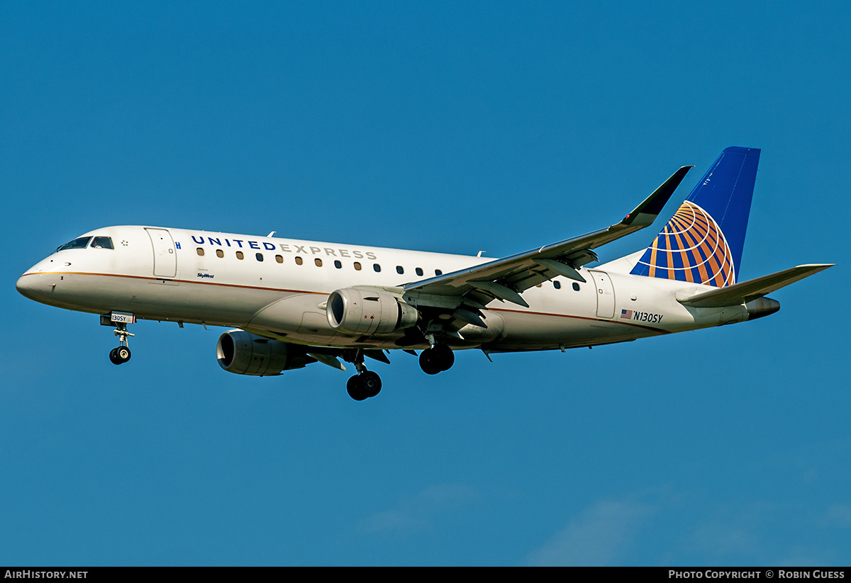 Aircraft Photo of N130SY | Embraer 175LR (ERJ-170-200LR) | United Express | AirHistory.net #356946