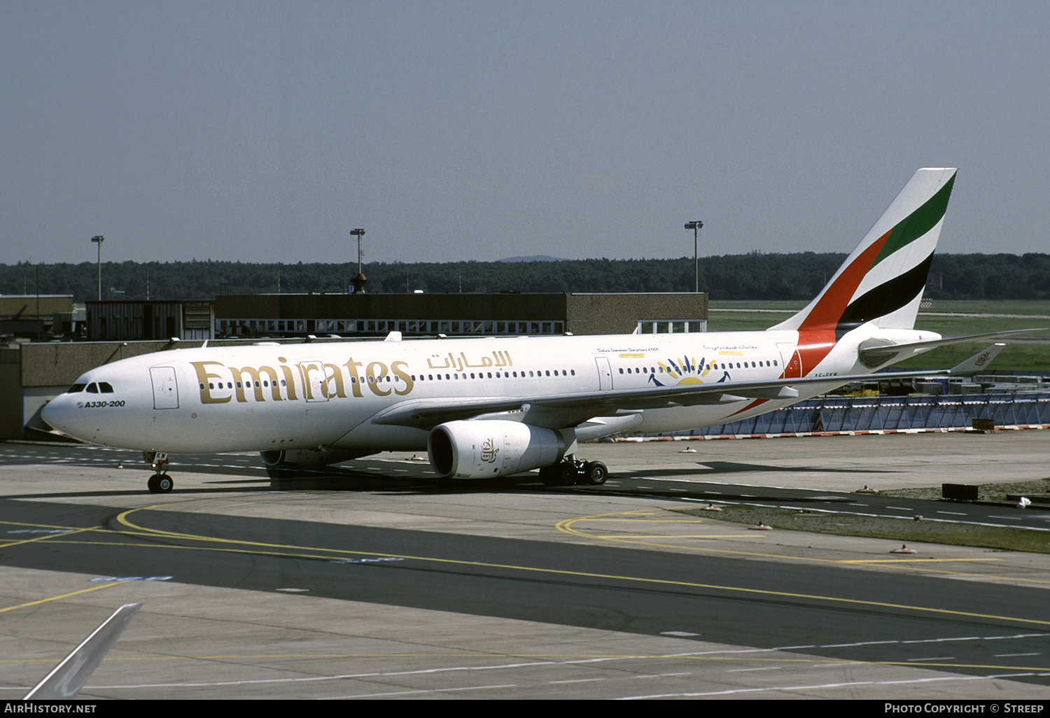 Aircraft Photo of A6-EKW | Airbus A330-243 | Emirates | AirHistory.net #357315