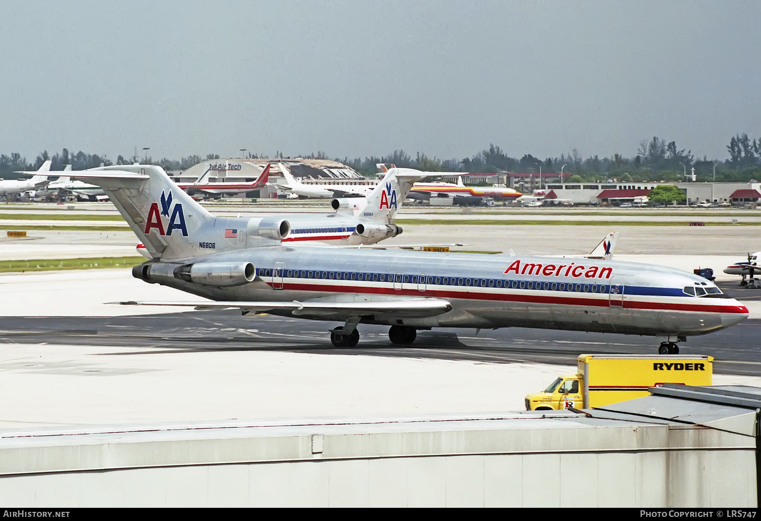 Aircraft Photo of N6806 | Boeing 727-223 | American Airlines | AirHistory.net #357585