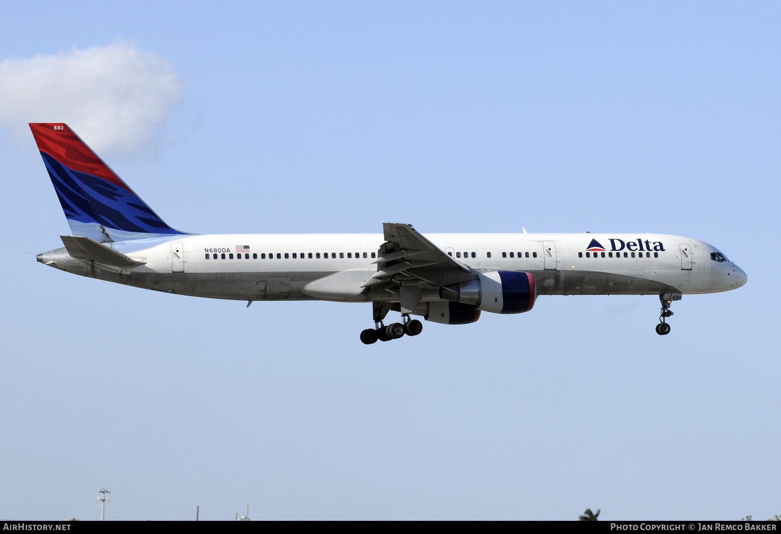 Aircraft Photo of N680DA | Boeing 757-232 | Delta Air Lines | AirHistory.net #357840