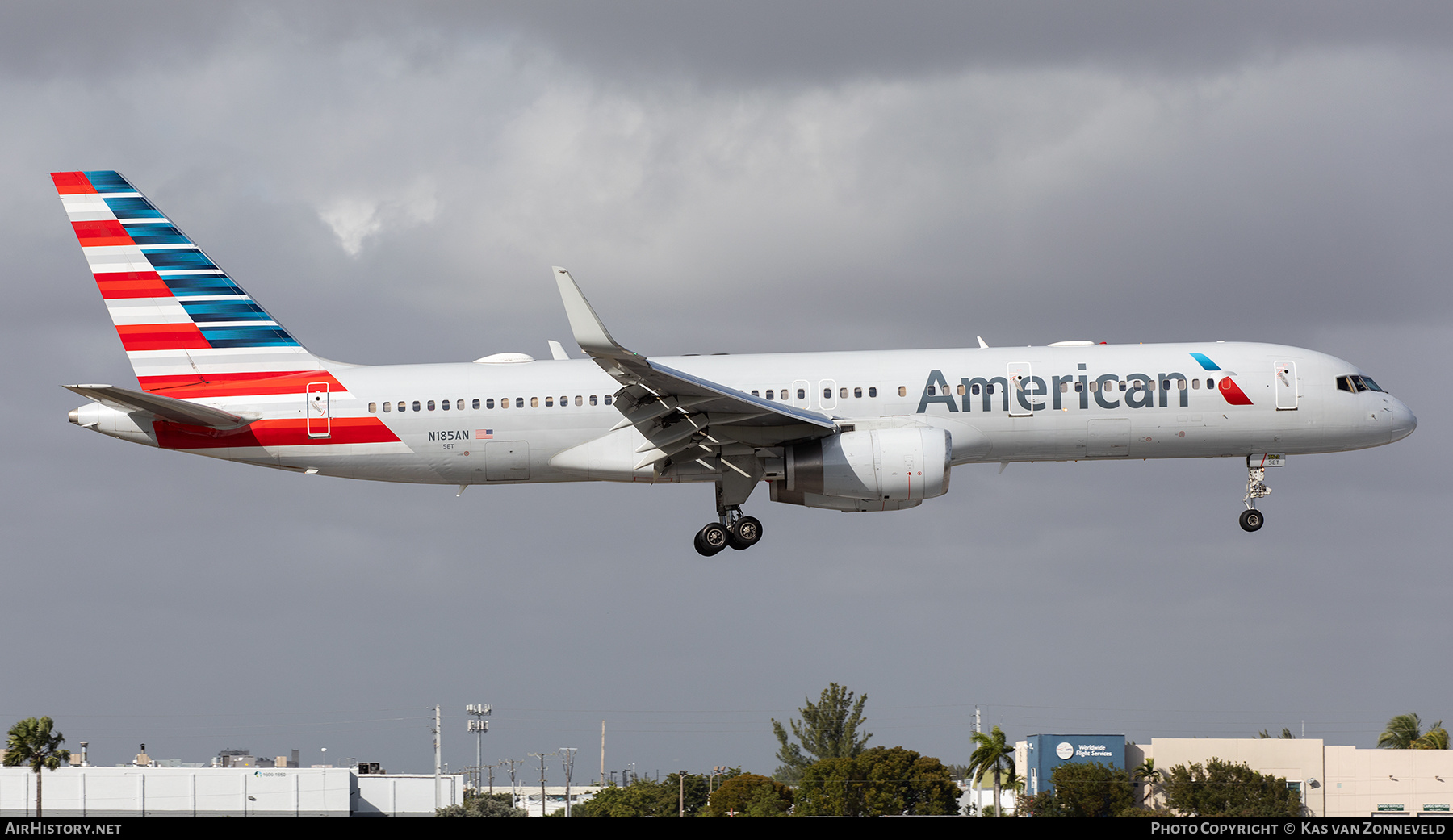 Aircraft Photo of N185AN | Boeing 757-223 | American Airlines | AirHistory.net #358502