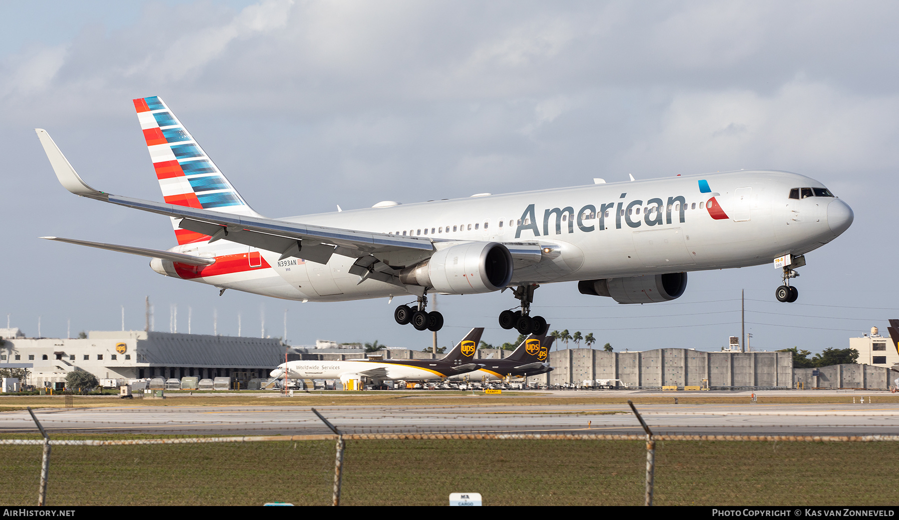 Aircraft Photo of N393AN | Boeing 767-323/ER | American Airlines | AirHistory.net #358504