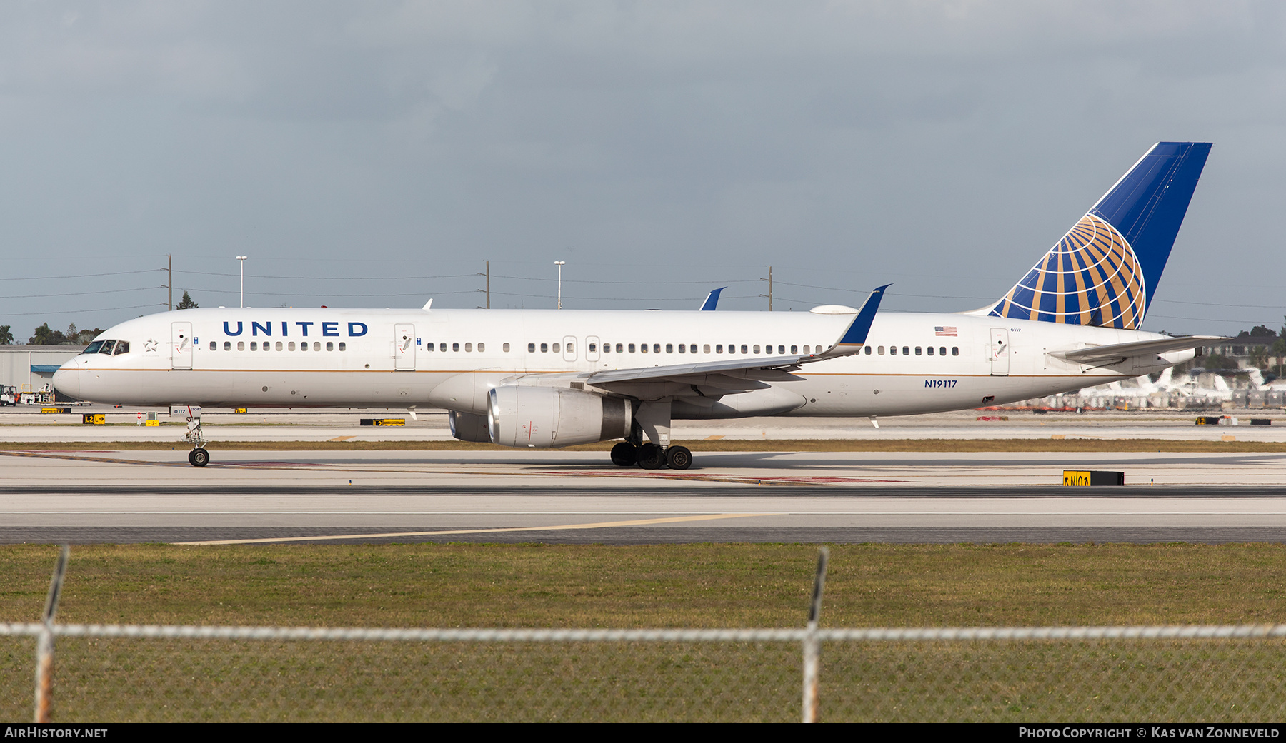 Aircraft Photo of N19117 | Boeing 757-224 | United Airlines | AirHistory.net #358505