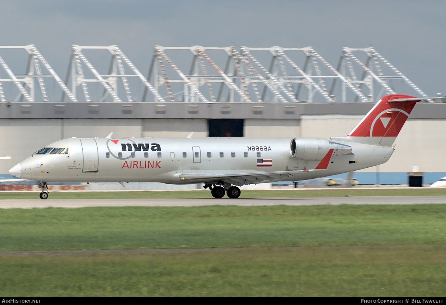 Aircraft Photo of N8969A | Bombardier CRJ-200LR (CL-600-2B19) | NWA Airlink | AirHistory.net #358599