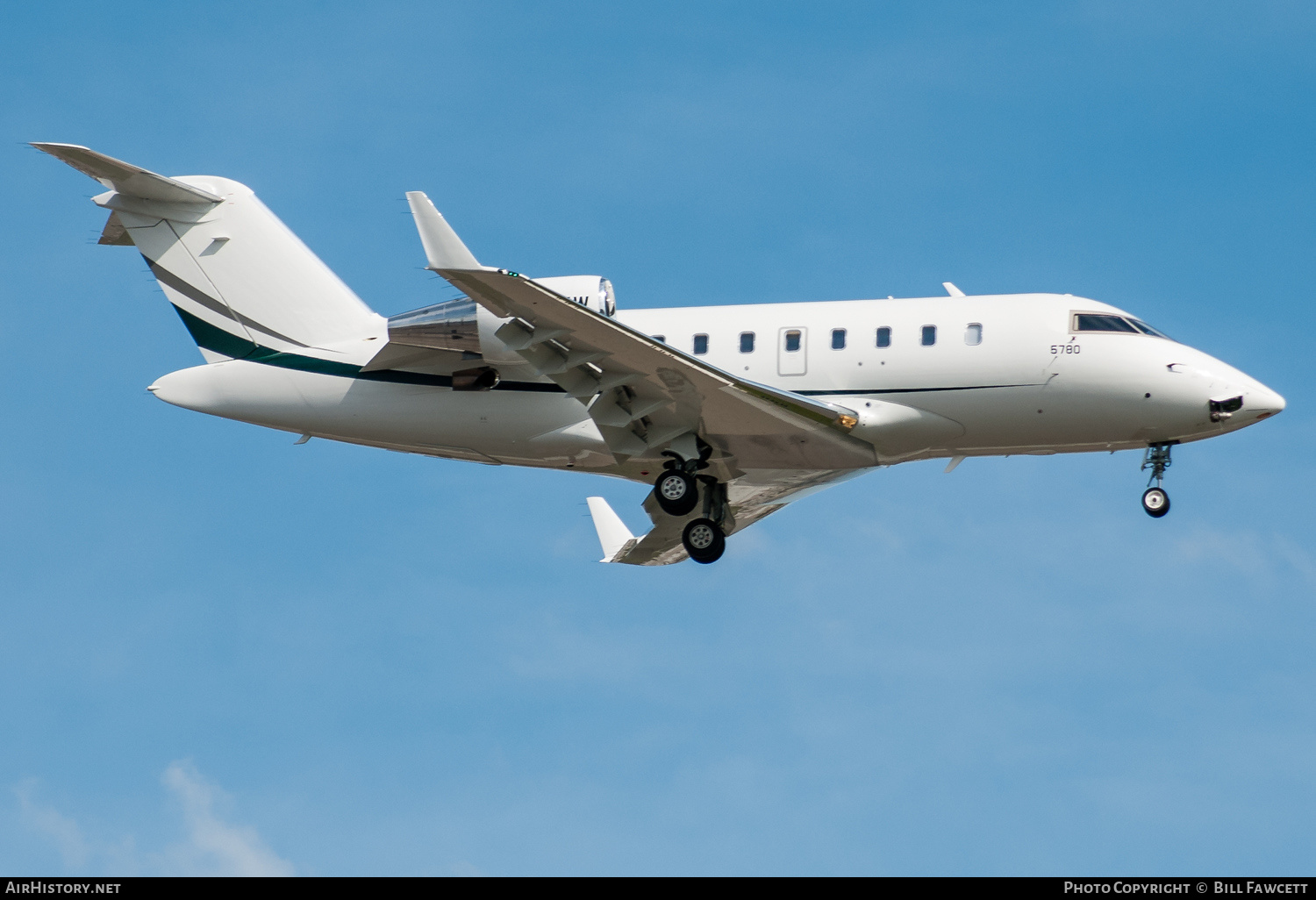 Aircraft Photo of C-FUUW | Bombardier Challenger 605 (CL-600-2B16) | AirHistory.net #358712
