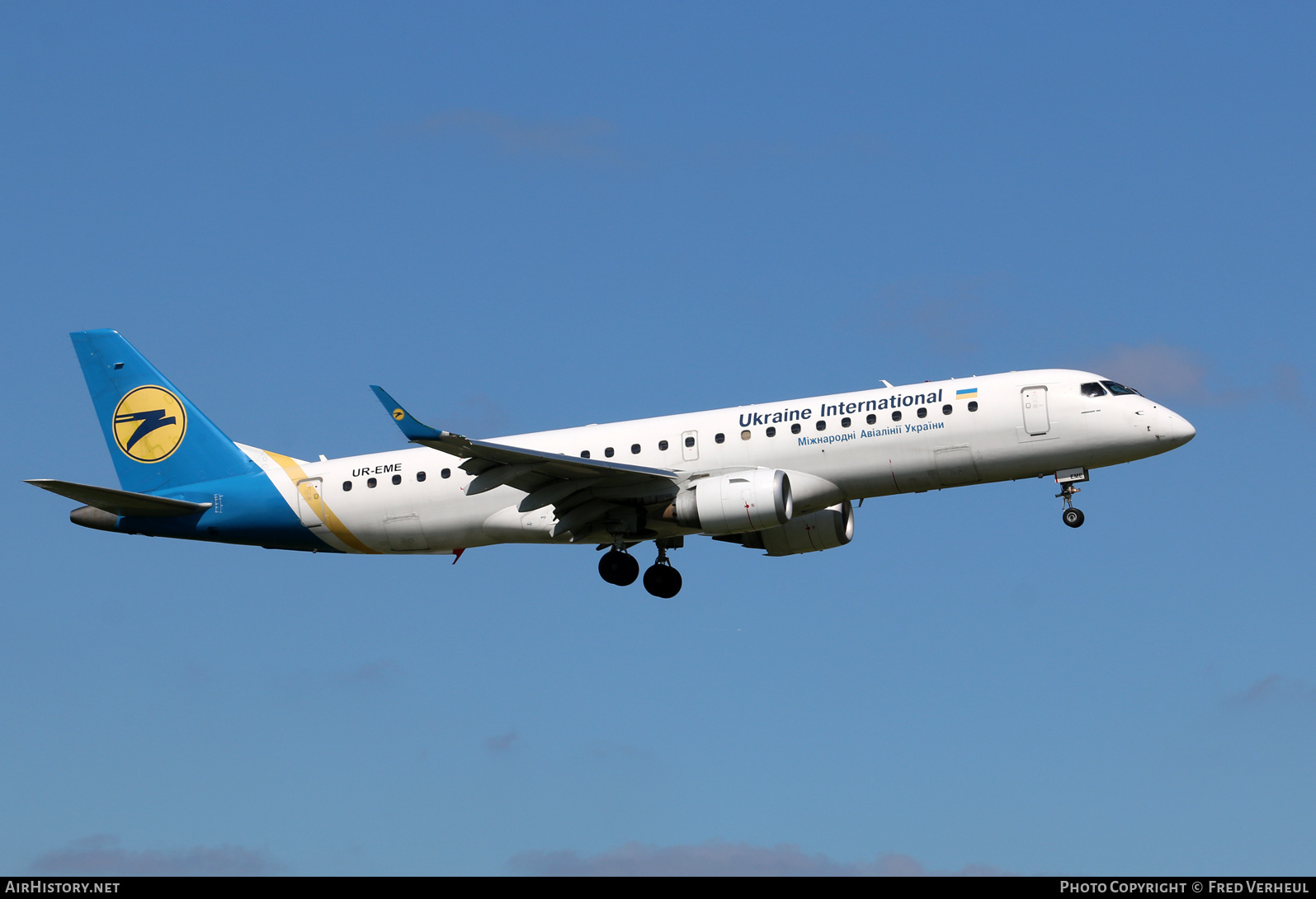 Aircraft Photo of UR-EME | Embraer 190STD (ERJ-190-100STD) | Ukraine International Airlines | AirHistory.net #358727