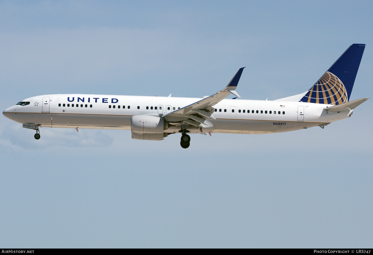Aircraft Photo of N68817 | Boeing 737-924/ER | United Airlines | AirHistory.net #358902