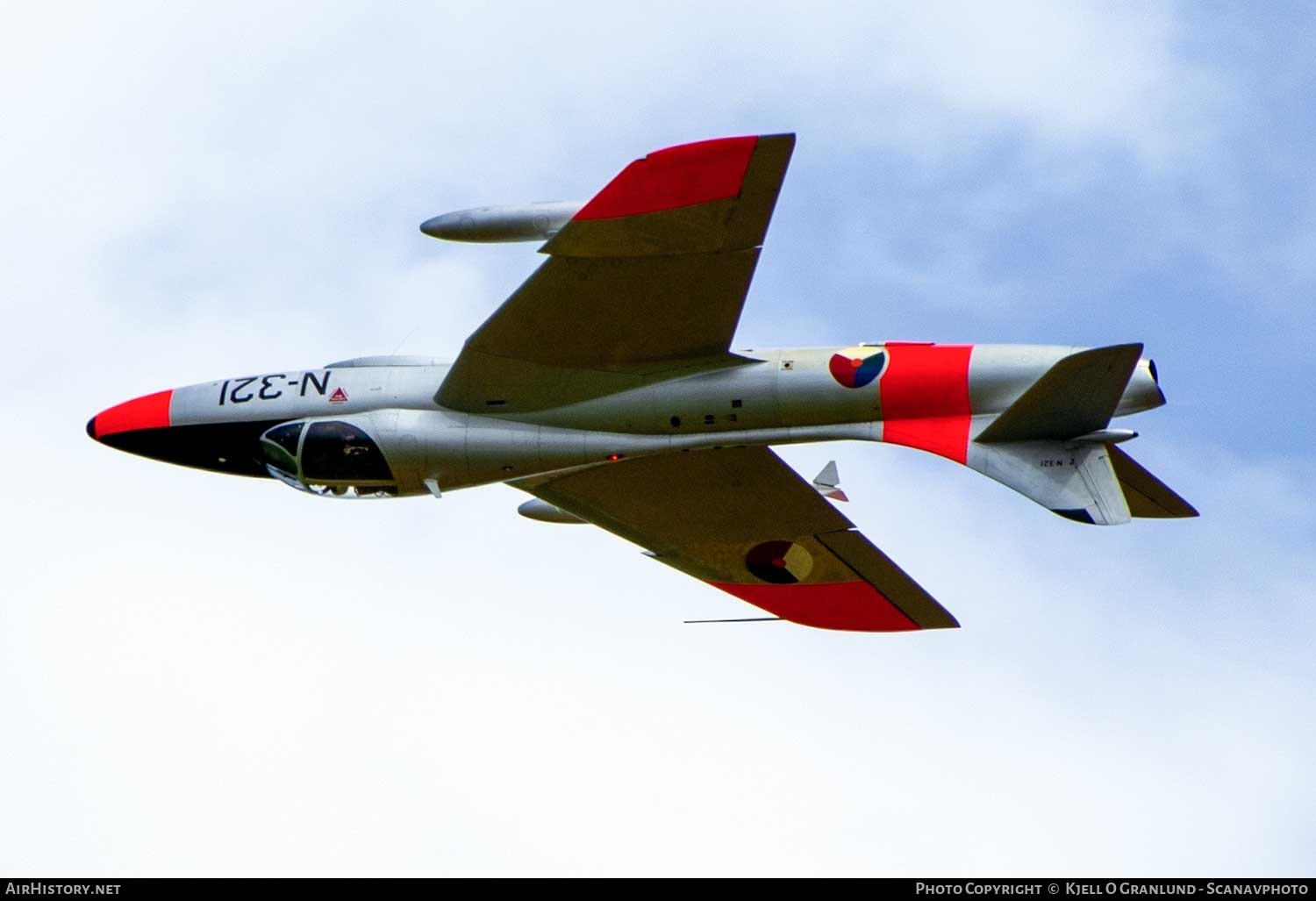 Aircraft Photo of G-BWGL / N-321 | Hawker Hunter T8C | Netherlands - Air Force | AirHistory.net #359393