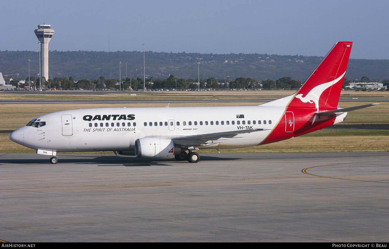 Aircraft Photo of VH-TAK | Boeing 737-376 | Qantas | AirHistory.net #359493
