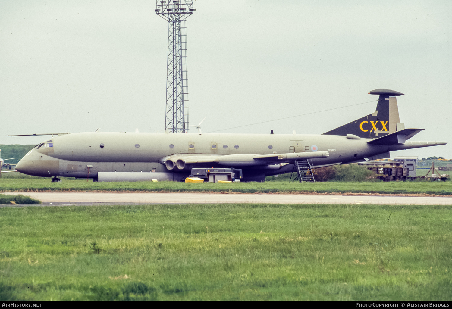 Aircraft Photo of XV260 | Hawker Siddeley Nimrod MR2 | UK - Air Force | AirHistory.net #359537