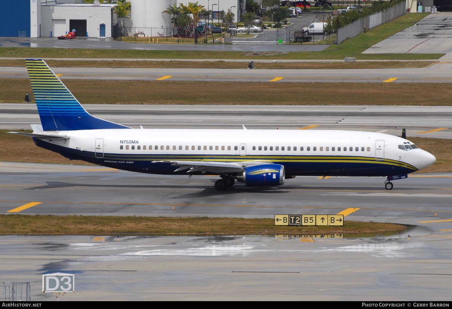 Aircraft Photo of N752MA | Boeing 737-48E | Miami Air International | AirHistory.net #359801